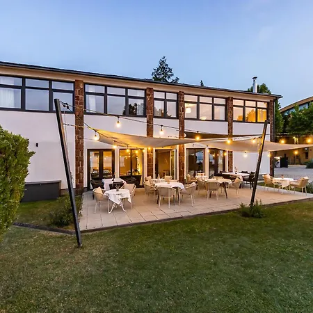 Plage-on Panzio Bed and Breakfast 4*