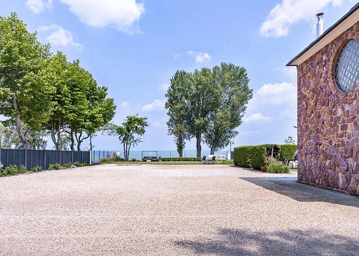 Plage-on Panzio B&B Siófok
